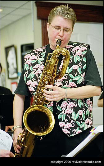 Helen Kahlke playing baritone sax