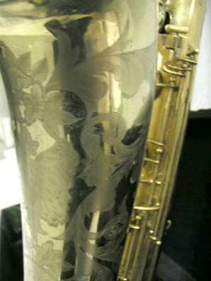 14M Bb Bass - sn 111397 - 1924 - Gold - Artist - www.liveauctioneers.com