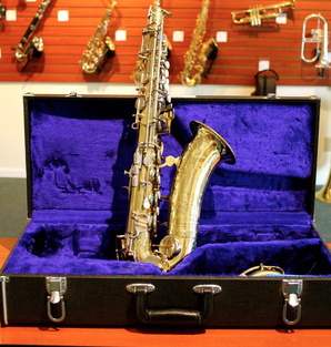 Eb Alto - sn 133xxx - 1940 - Lacquer Body, Nickel Plated Keywork - From thehorn*doctor on eBay.com
