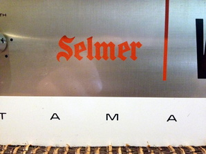 selmer logo on front of amp