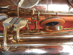 right pinkie keys and tone hole   pad in detail