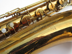 Saxophone-baryton-Selmer-super-verni-1