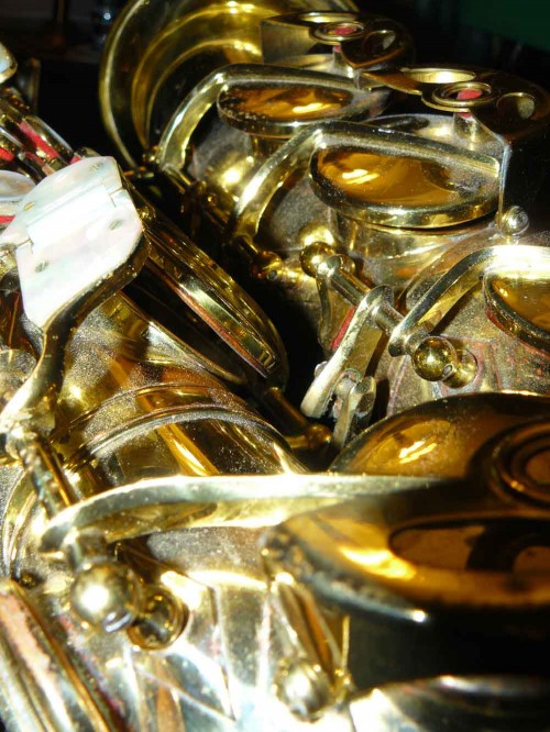 hutt-bow-toward-bell