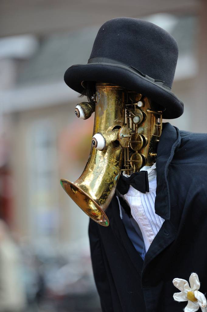 straattheater Almelo - The saxophone Man performer, Denmark, saxophone man, costume