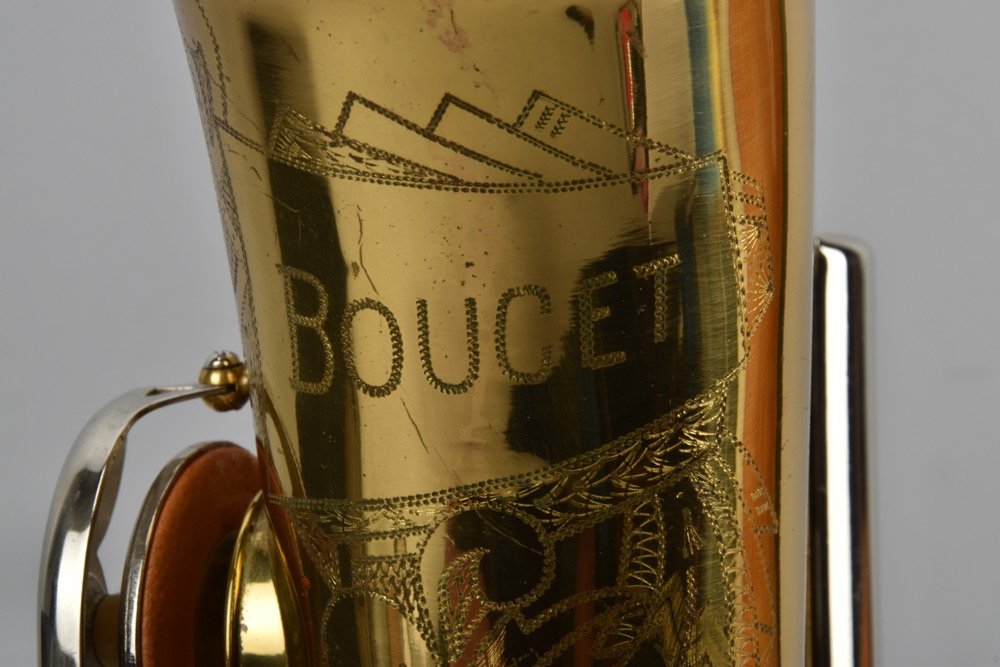boucet bell engraving saxophone bell engraving, Boucet, stencil saxophone, gold lacquer tenor saxophone, vintage German saxophone, Dörfler & Jörka,