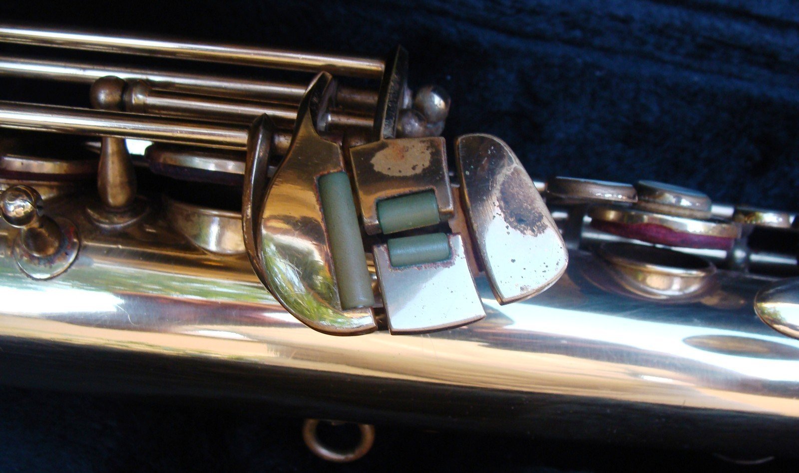 D&J left pinkie cluster h. genet tenor vintage saxophone, lacquer tenor saxophone, vintage German saxophone, H. Genet, Dörfler & Jörka, saxophone keys