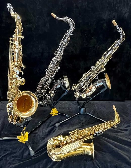 4 keilwerths saxophones in stands, Keilwerth saxophones, German saxophones, SX90R, Keilwerth Shadow tenor, alto sax, tenor sax, Toneking saxophone, angelwing key guard