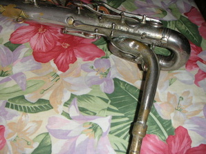 neck left side   2 octave levers