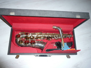 in case with neck   mouthpiece