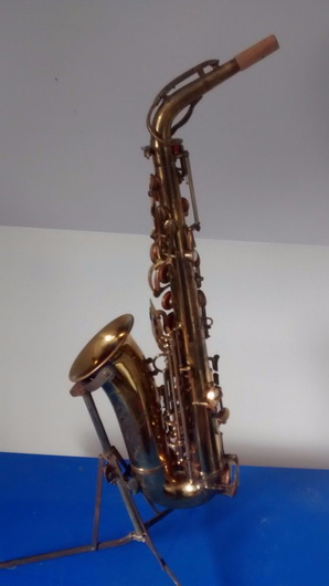 left side neck attached in stand