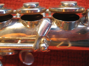 chromatic f sharp key   tone hole detail