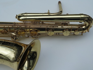 Saxophone-basse-Selmer-mark-6-verni-gravé-4