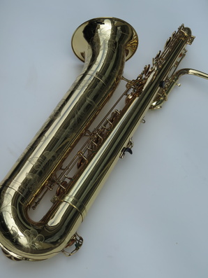 Saxophone-basse-Selmer-mark-6-verni-gravé-6