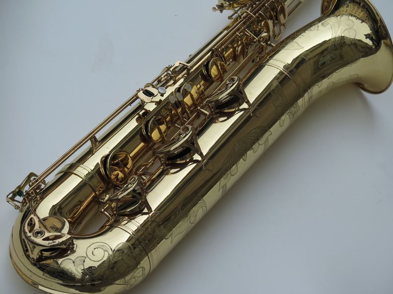 Saxophone-basse-Selmer-mark-6-verni-gravé-9.jpg