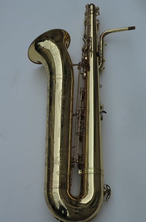 Saxophone-basse-Selmer-mark-6-verni-gravé-12