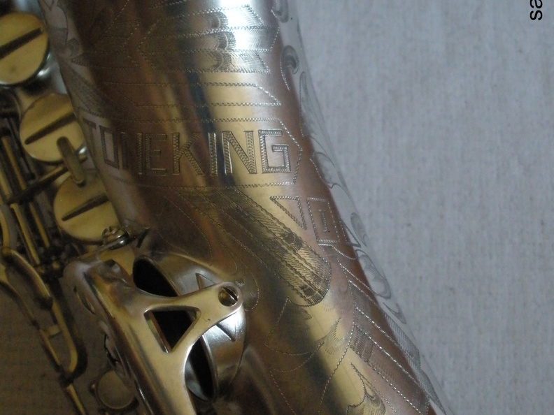 Eb Alto 13235 - Modell 1 (102 visits) Offsite Gallery: http://www.saxofonservis.eu/saxofonservis/7-GALERIE/75-Toneking-No-13235 Eb Alto 13235 - Modell 1
