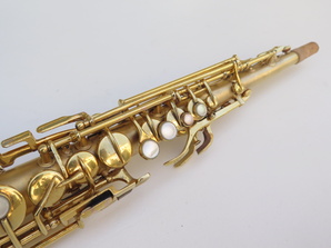 Saxophone-soprano-Conn-plaqué-or-sablé-7