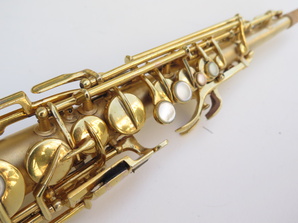 Saxophone-soprano-Conn-plaqué-or-sablé-10