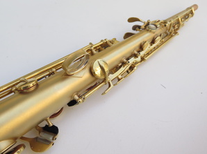 Saxophone-soprano-Conn-plaqué-or-sablé-12
