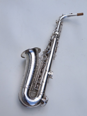 saxophone-alto-Selmer-Balanced-Action-argenté-gravé-13-e1532093985324
