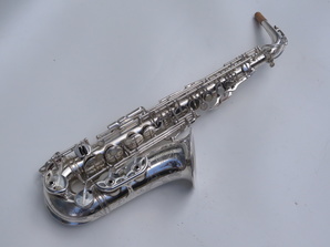 saxophone-alto-Selmer-Balanced-Action-argenté-gravé-16