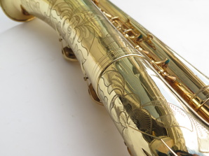 Saxophone-baryton-Selmer-Mark-6-verni-gravé-2