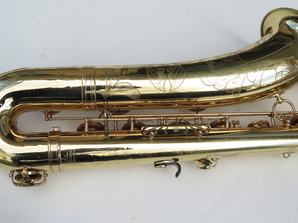 Saxophone-baryton-Selmer-Mark-6-verni-gravé-3