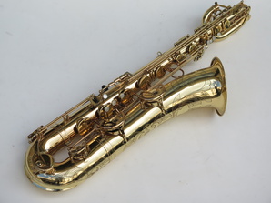 Saxophone-baryton-Selmer-Mark-6-verni-gravé-8