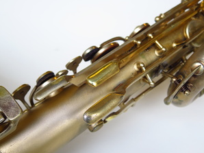 Sax-baryton-Conn-12M-plaqué-or-13