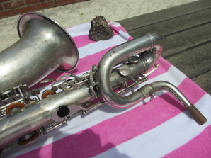 pig tail  neck in socket  left thumb rest  and octave   low a levers