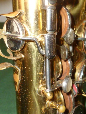 right palm keys   rolled tone hole details