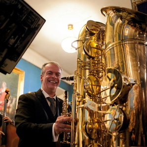 antillio and his soprillio   subcontrabass the smalles   largest saxophones in the world