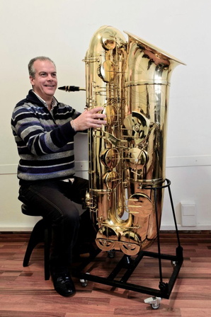 the best way to play the subcontrabass is seated
