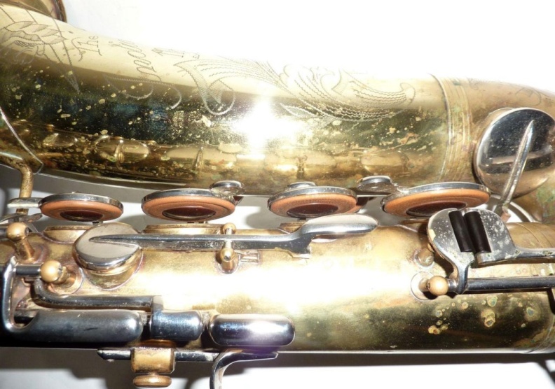 right_pinkie___palm_keys_and_bevelled_toneholes.jpg
