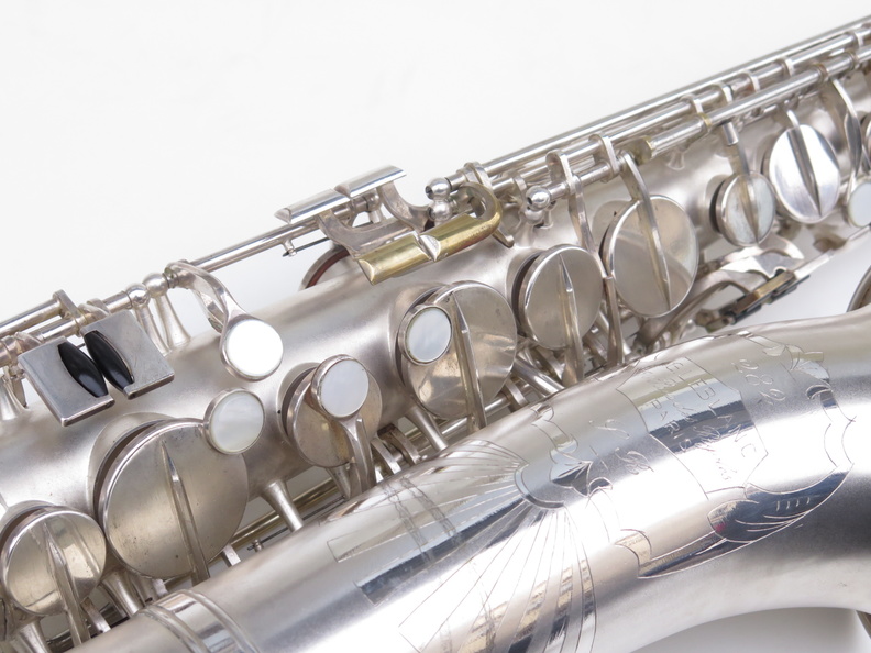 Saxophone-alto-Lebblanc-semi-rationnel-argenté-sablé-gravé-10_2.jpg
