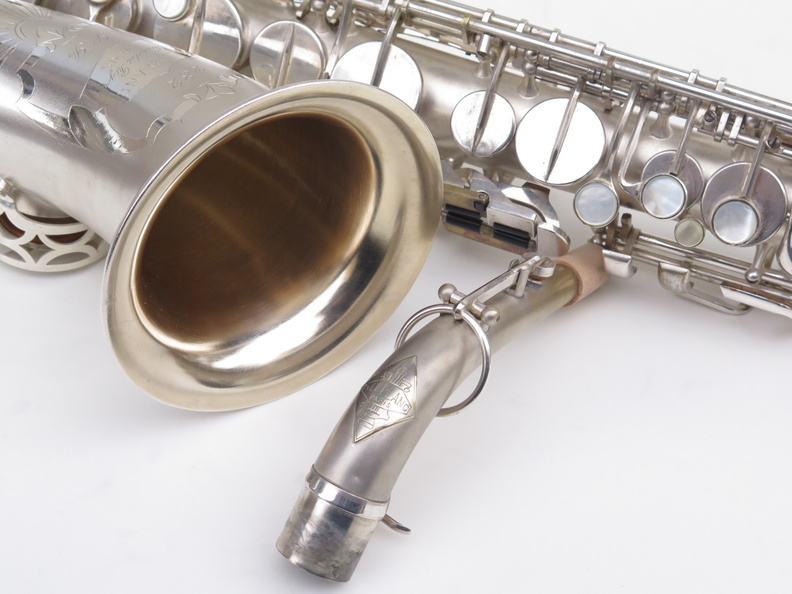 Saxophone-alto-Lebblanc-semi-rationnel-argenté-sablé-gravé-14_2.jpg