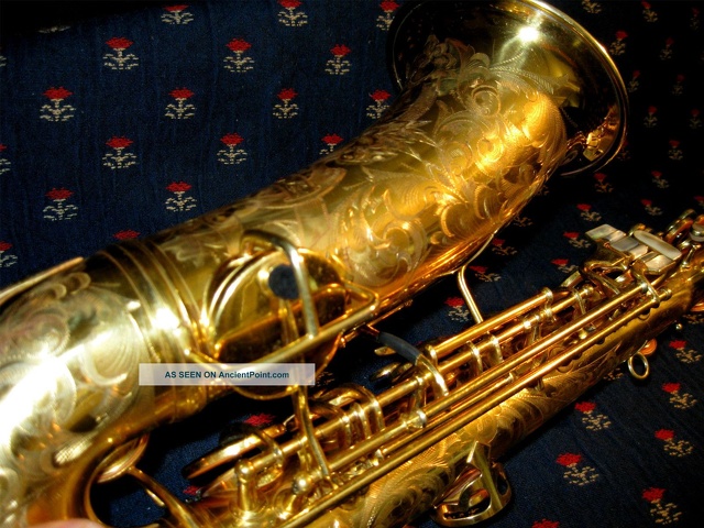 vintage_1925_conn_virtuoso_deluxe__chu_berry__model_alto_saxophone_gold_plated_4_lgw.jpg